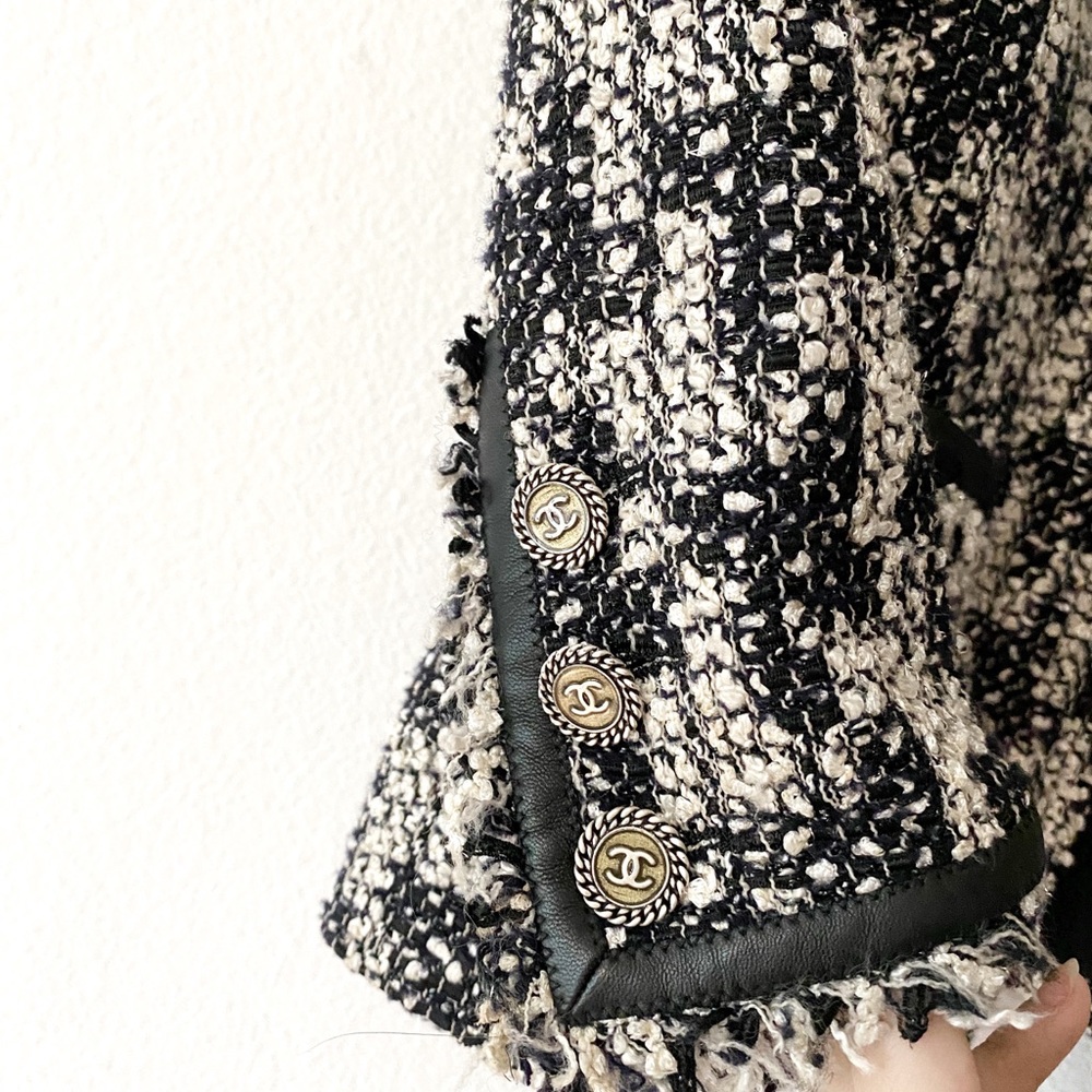 ❌NOW SOLD ❌Chanel runway 2005 fall tweed blazer - Picture 6 of 11